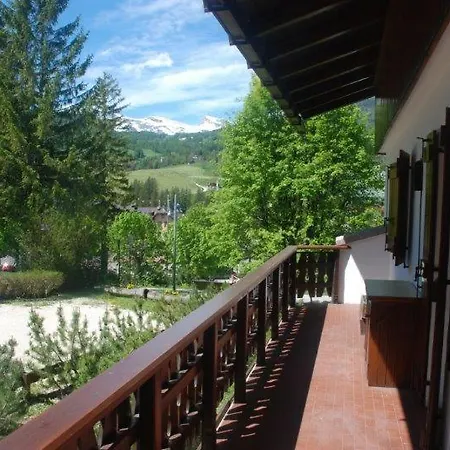 Luxury Panoramic 3br 2min To Centre 5min To Lifts Apartmán